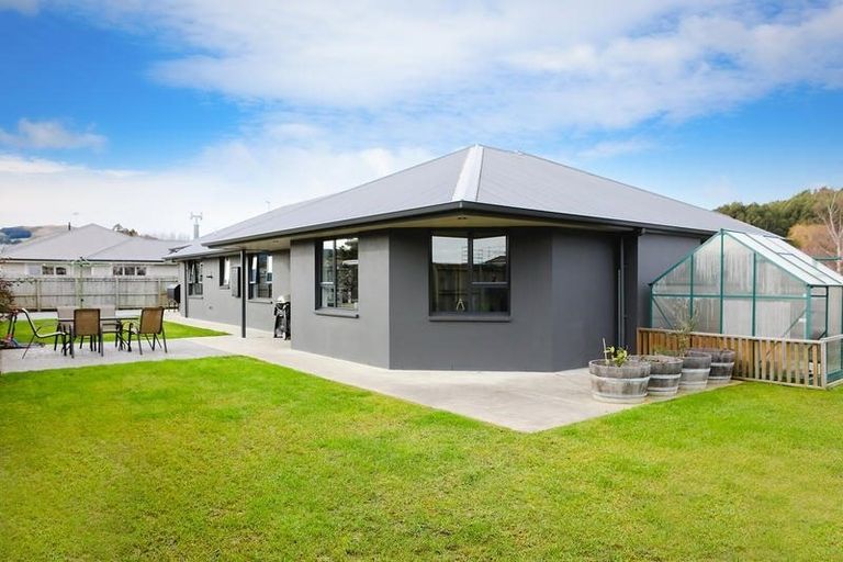 Photo of property in 1 White Hart Lane, Mosgiel, 9024