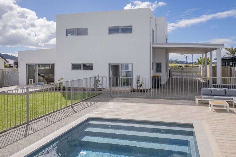 Photo of property in 8 Awatea Drive, Whitianga, 3510