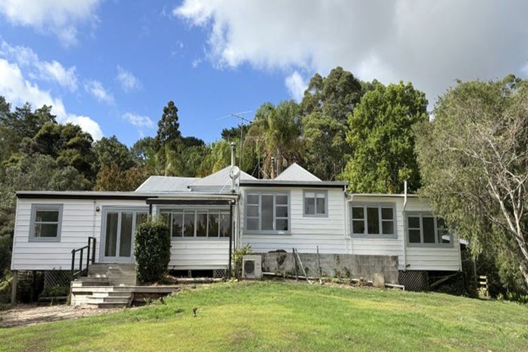 Photo of property in 300 Paremoremo Road, Paremoremo, Auckland, 0632