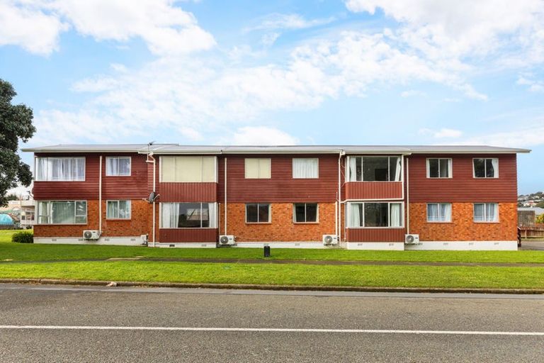 Photo of property in 1 Mana Avenue, Titahi Bay, Porirua, 5022