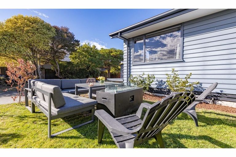 Photo of property in 12 Binstead Place, Avondale, Christchurch, 8061