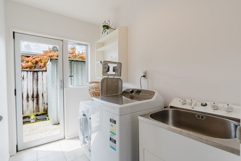 Photo of property in 92 Saint James Drive, Huntington, Hamilton, 3210