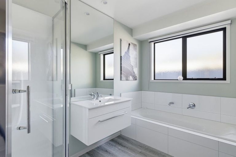 Photo of property in 132 Puhirake Crescent, Pyes Pa, Tauranga, 3112