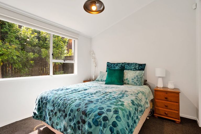 Photo of property in 3 Thomas Avenue, Te Atatu Peninsula, Auckland, 0610