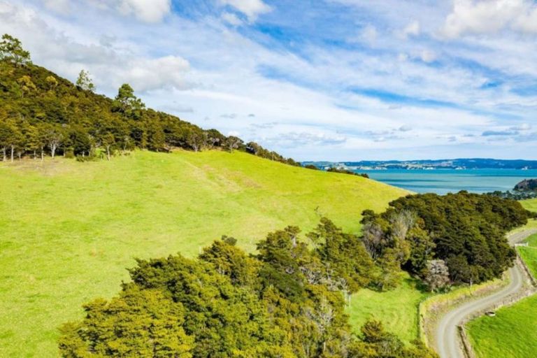 Photo of property in 1188e Tinopai Road, Tinopai, 0593