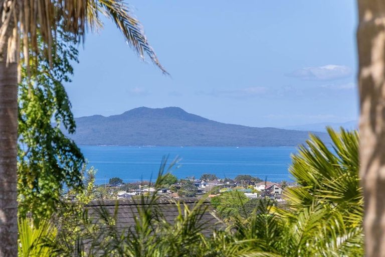 Photo of property in 1/80 Knights Road, Rothesay Bay, Auckland, 0630