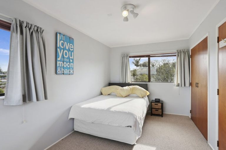 Photo of property in 2/9 Milwaukee Place, Glendene, Auckland, 0602