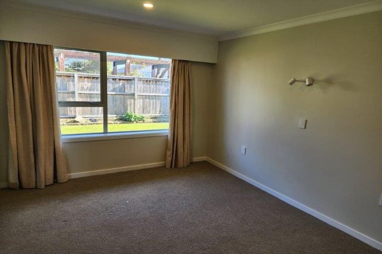 Photo of property in 1/1 Guinness Crescent, Ilam, Christchurch, 8041
