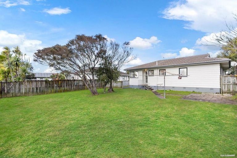 Photo of property in 27 Barbados Drive, Unsworth Heights, Auckland, 0632