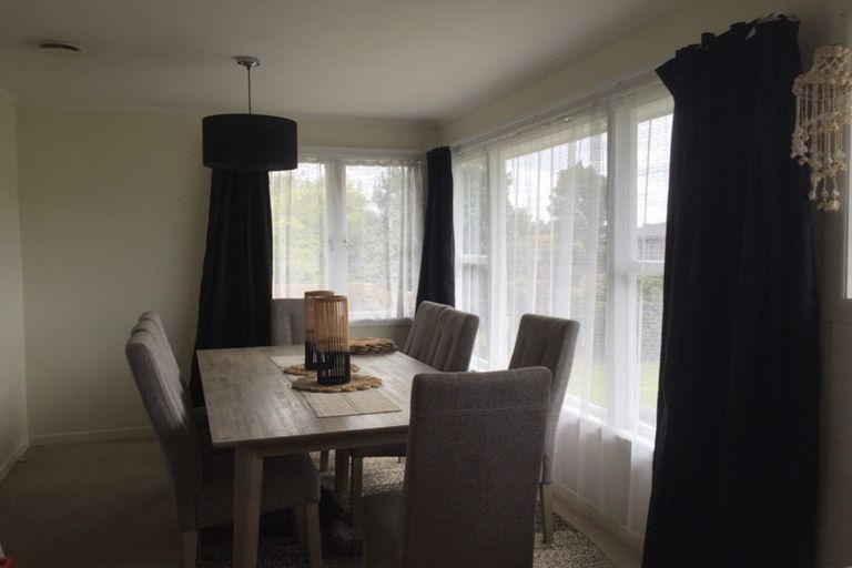 Photo of property in 18 Vera Road, Te Atatu South, Auckland, 0610