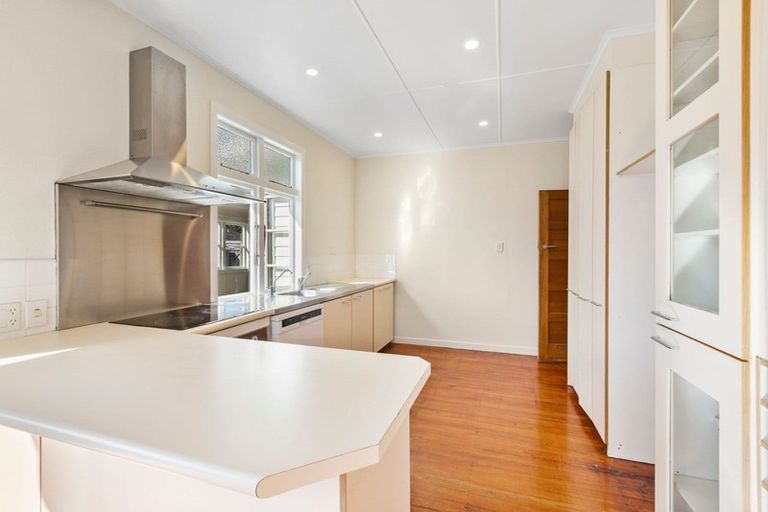 Photo of property in 43 Lismore Street, Strandon, New Plymouth, 4312