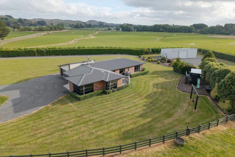 Photo of property in 37 Tawera Road, Mangatainoka, Pahiatua, 4982