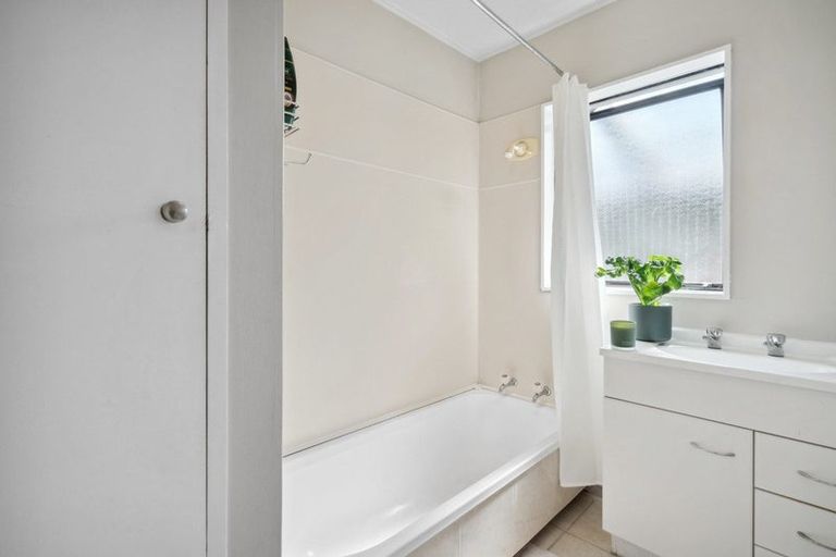 Photo of property in 9 Baillie Crescent, Carterton, 5713
