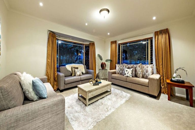 Photo of property in 2 Moravale Lane, Flat Bush, Auckland, 2016