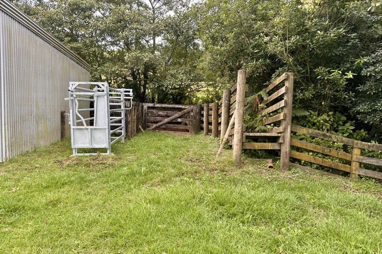 Photo of property in 114 Ackworth Road, Lepperton, New Plymouth, 4373