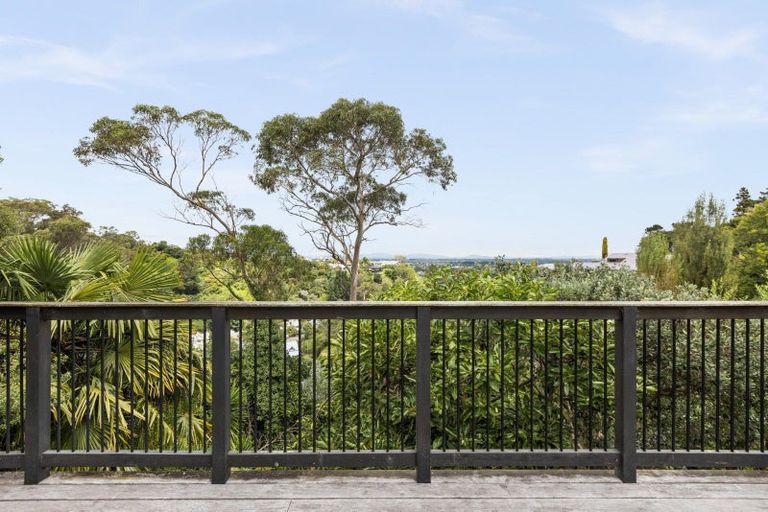 Photo of property in 35 Hospital Terrace, Hospital Hill, Napier, 4110