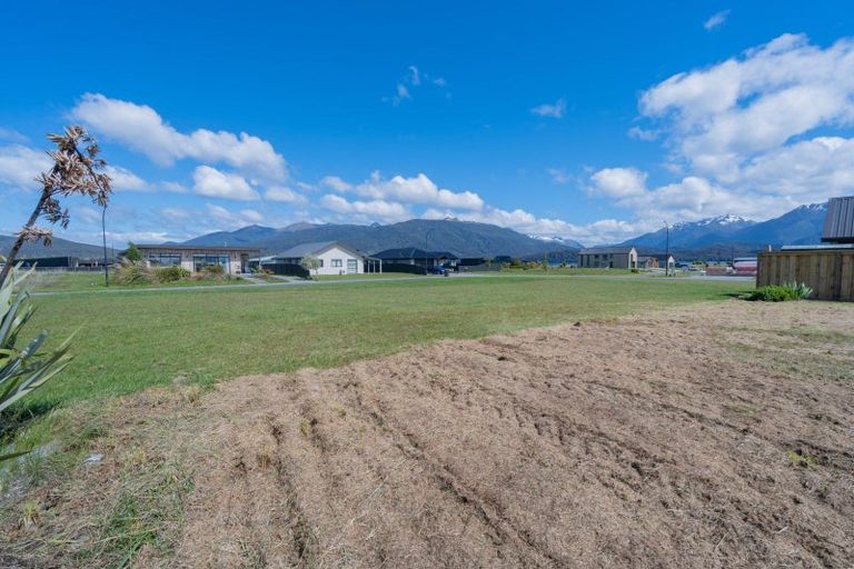 Photo of property in 33 Takitimu Avenue, Te Anau, 9600