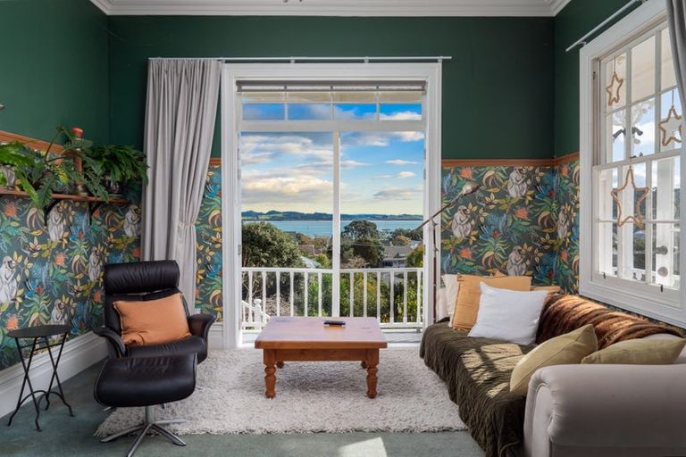 Photo of property in 9 Robertson Street, Russell, 0202