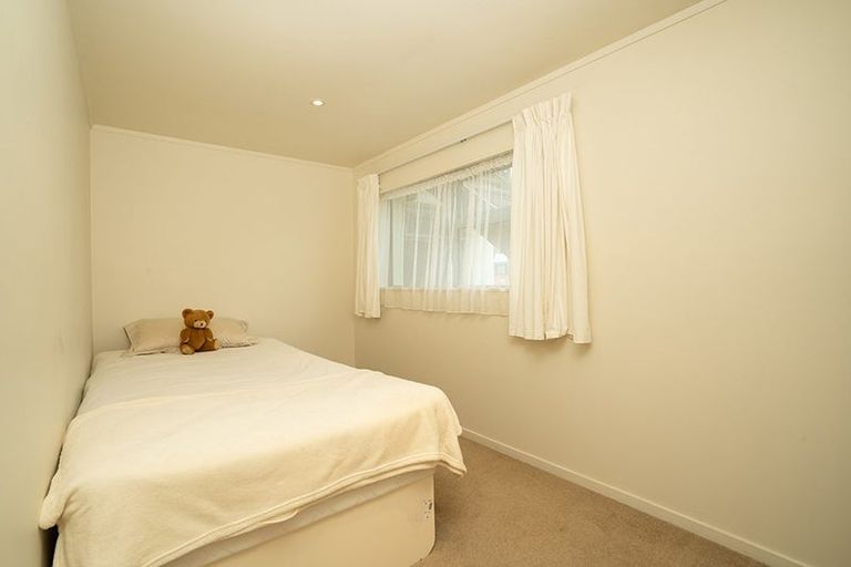 Photo of property in 18 Lavelle Road, Henderson, Auckland, 0612