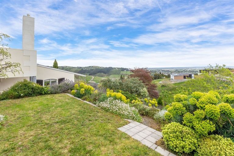 Photo of property in 1 Halcyon Way, Cashmere, Christchurch, 8022