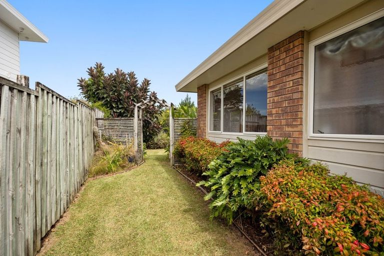 Photo of property in 16 Harbour Lights Close, West Harbour, Auckland, 0618