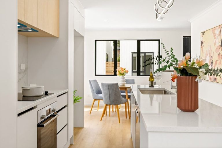 Photo of property in 1/113 Beach Road, Te Atatu Peninsula, Auckland, 0610