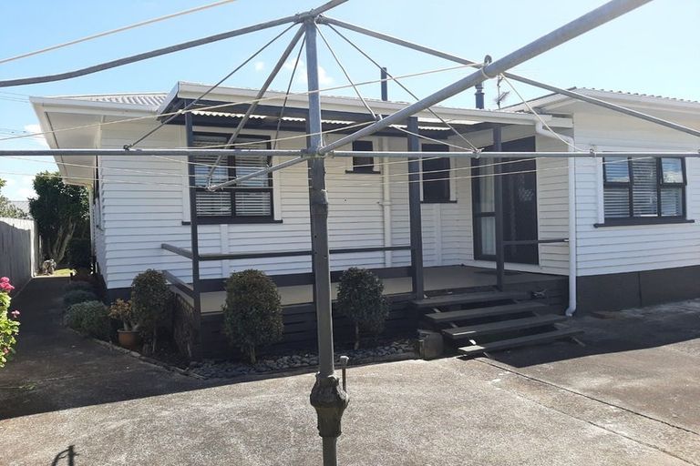 Photo of property in 1 Alan Avenue, Henderson, Auckland, 0610