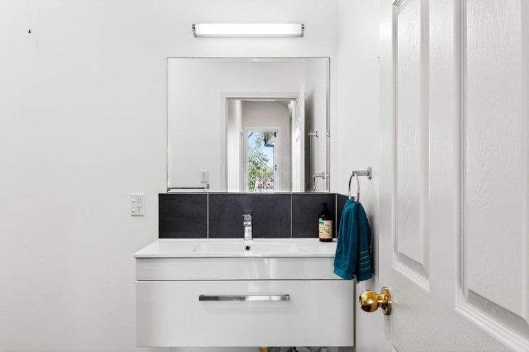 Photo of property in 8 Robertson Street, Russell, 0202