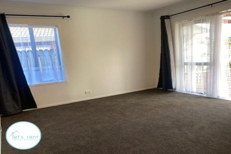 Photo of property in 60 Sheriff Place, Randwick Park, Auckland, 2105