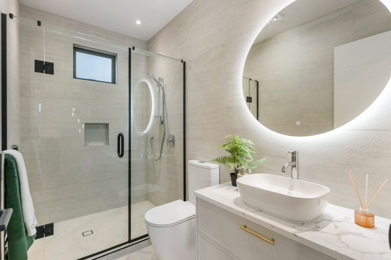 Photo of property in 37 Puihi Crescent, Massey, 0614