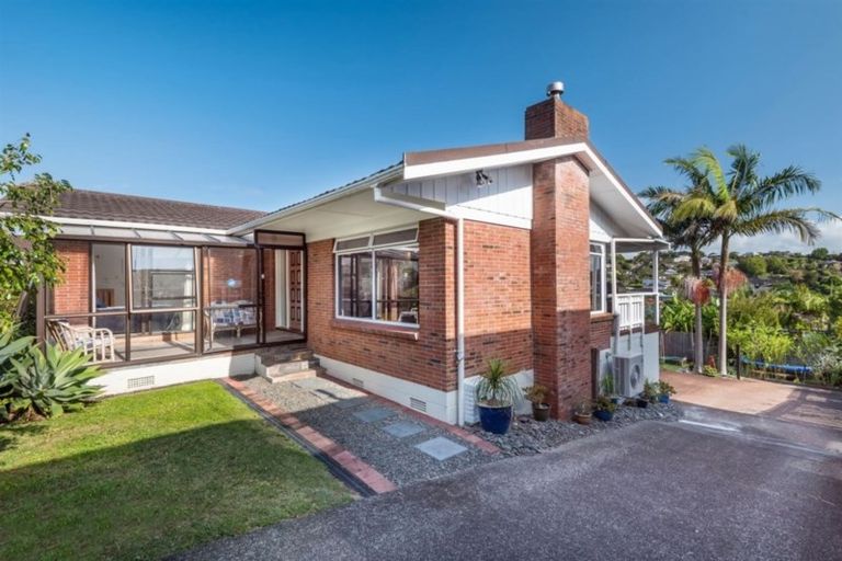 Photo of property in 33 Mayfair Crescent, Mairangi Bay, Auckland, 0630