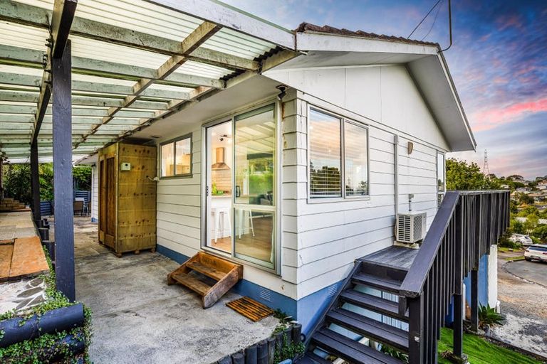 Photo of property in 15 Arde Place, Massey, Auckland, 0614
