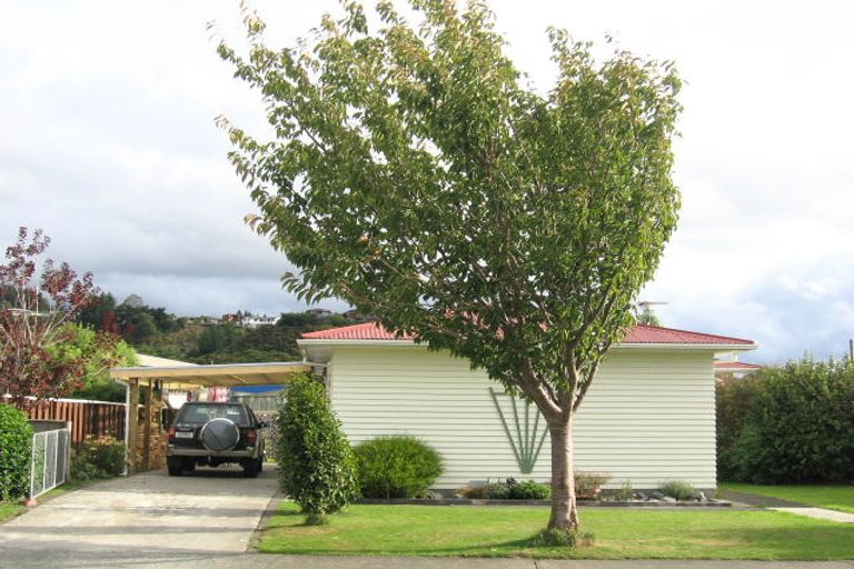 Photo of property in 15 Mountbatten Grove, Clouston Park, Upper Hutt, 5018