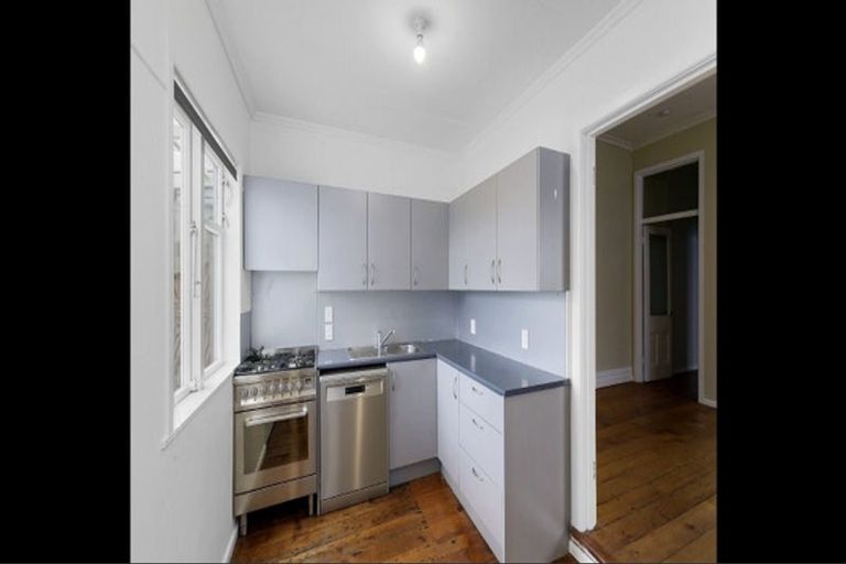Photo of property in 23 Trent Street, Island Bay, Wellington, 6023
