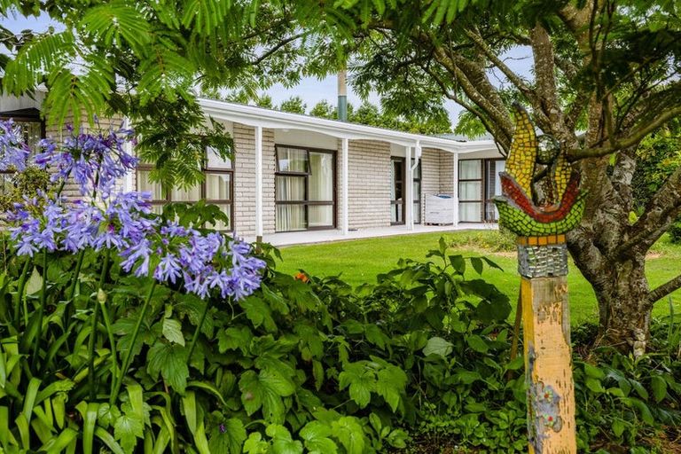 Photo of property in 244 Maata Road, Eltham, 4398