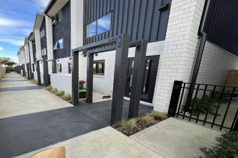 Photo of property in 3/22 Yeovil Road, Te Atatu Peninsula, Auckland, 0610