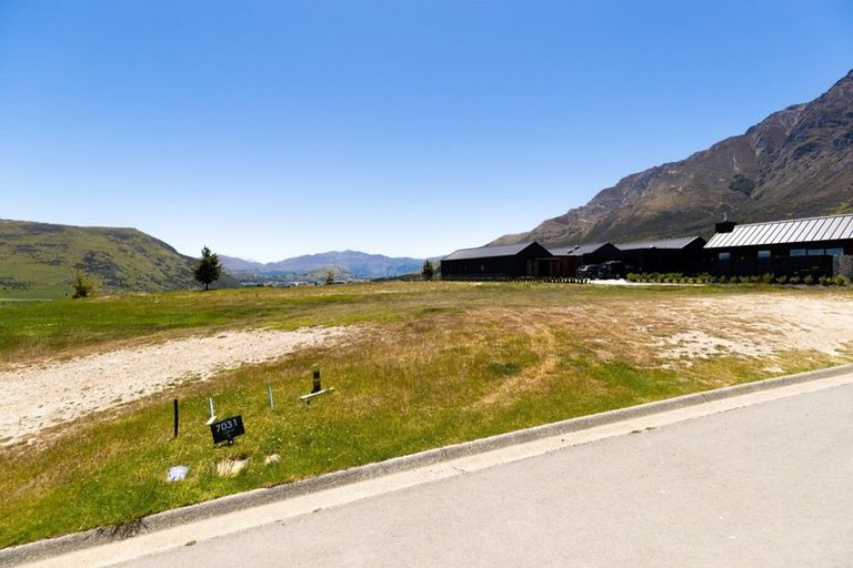 Photo of property in 16 Double Cone Road, Jacks Point, Queenstown, 9371