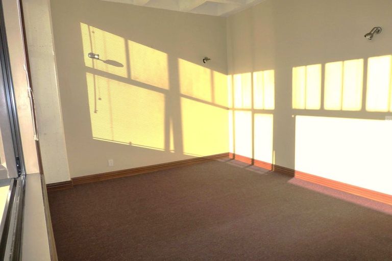 Photo of property in Pirie Street Townhouses, 28/35 Pirie Street, Mount Victoria, Wellington, 6011