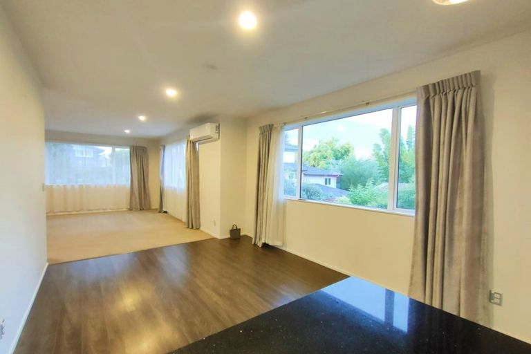 Photo of property in 6b Gossamer Drive, Pakuranga Heights, Auckland, 2010