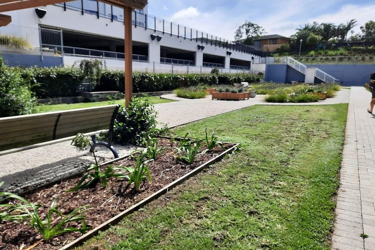 Photo of property in Apollo Apartments, 201/46 Rosedale Road, Rosedale, Auckland, 0632