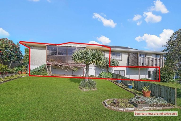 Photo of property in 1 Hedge Row, Sunnyhills, Auckland, 2010