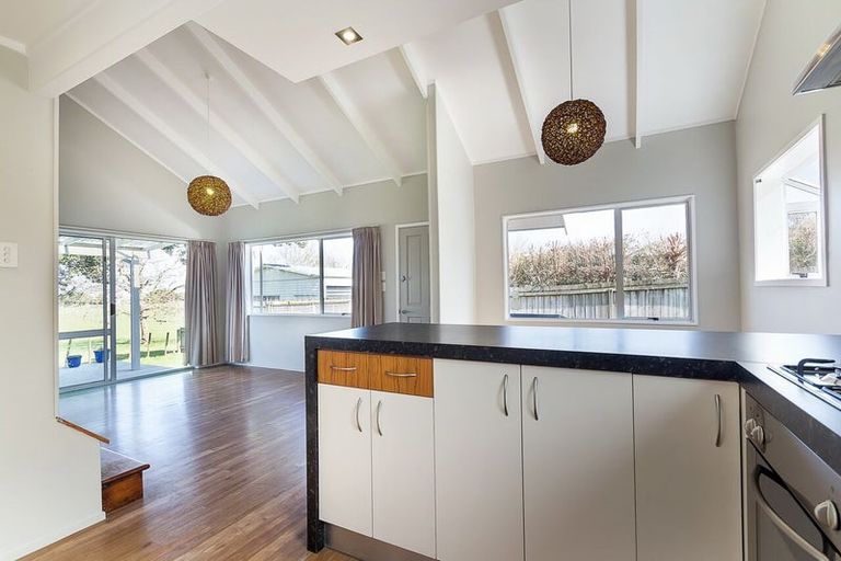 Photo of property in 2/10 Kiekie Road, Mangere Bridge, Auckland, 2022