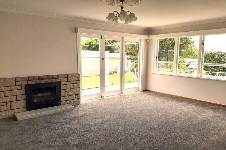 Photo of property in 10 Oakdale Road, Mount Roskill, Auckland, 1041