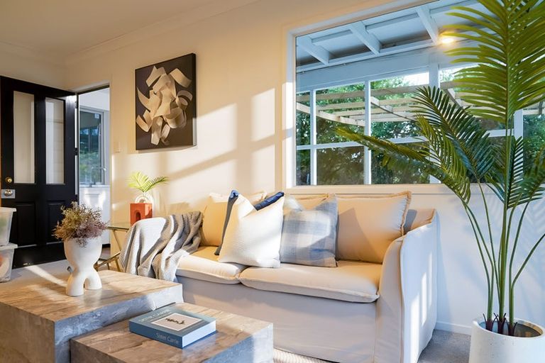 Photo of property in 281 Sturges Road, Henderson Valley, Auckland, 0612