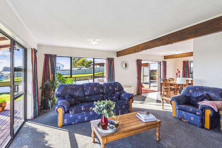 Photo of property in 77 Aorangi Road, Paraparaumu, 5032