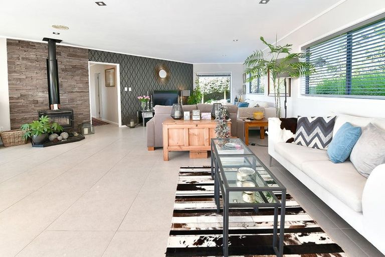 Photo of property in 119 Waldorf Crescent, Orewa, 0931