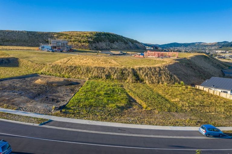 Photo of property in 103 Queen Charlotte Drive, Aotea, Porirua, 5024