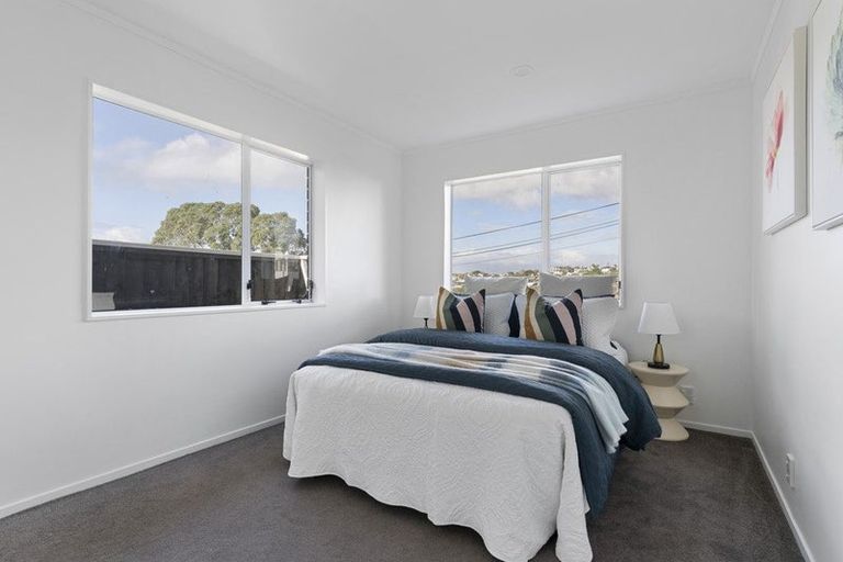 Photo of property in 2/9 Colmar Road, Mellons Bay, Auckland, 2014