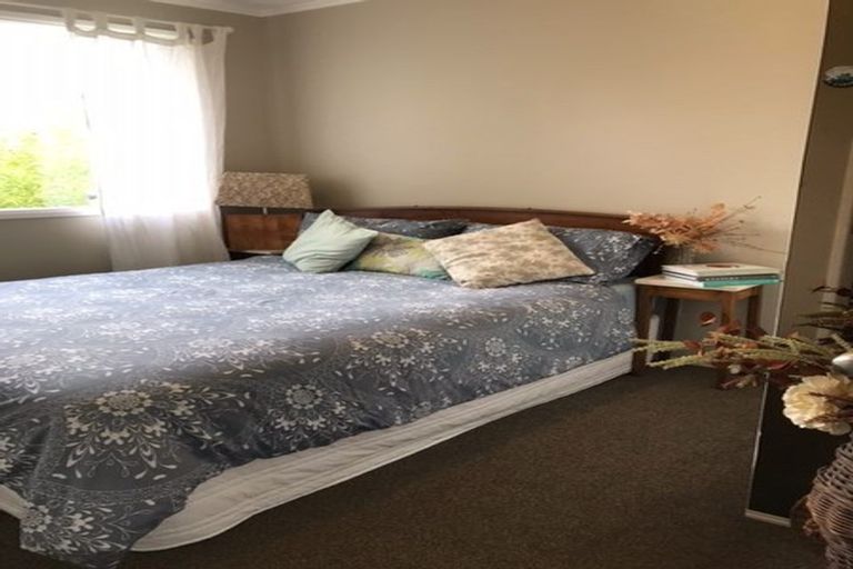 Photo of property in 2/9 Gazelle Avenue, Beach Haven, Auckland, 0626