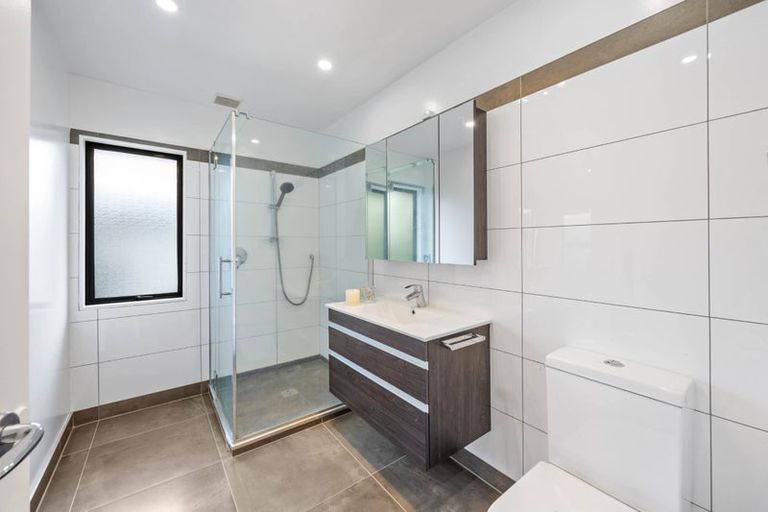 Photo of property in 2/4 Rogers Avenue, Eastern Beach, Auckland, 2012